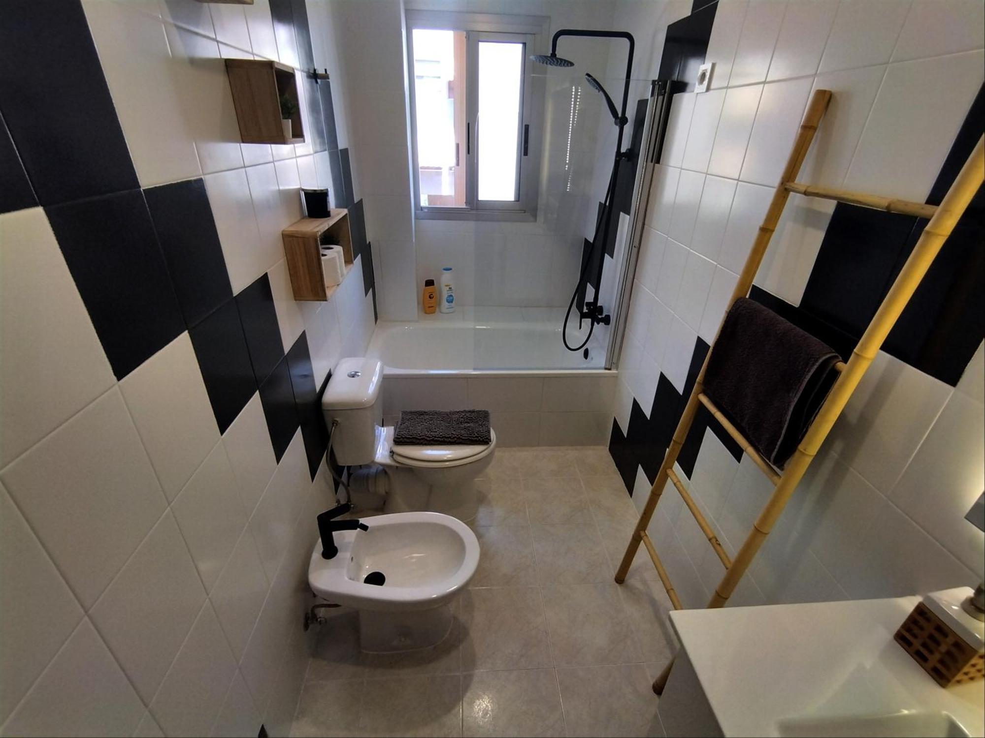 Habitaciones En Apartamento Compartido W Host Alicante Exterior foto